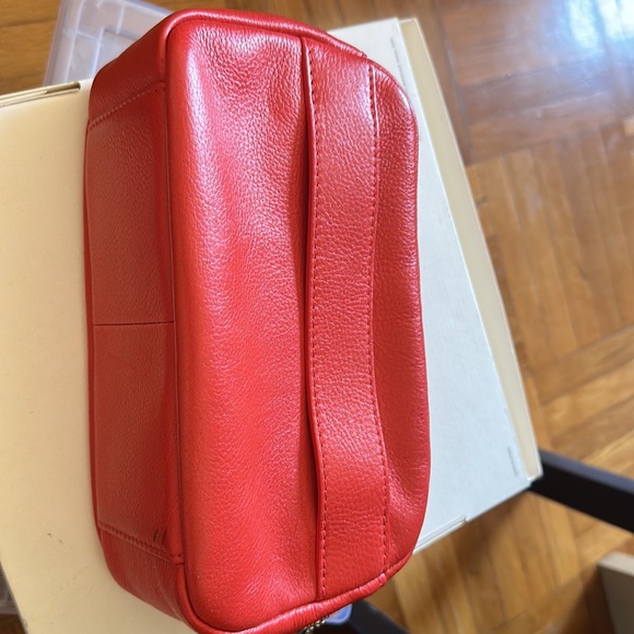 COPY - Danier leather crossbody bag - Picture 2 of 9